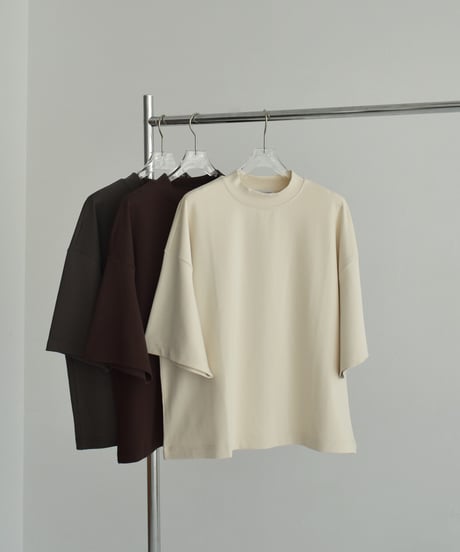 nh-tops-02566　Half-Sleeve Mock Neck Tee  Ecru Charcoal Brown