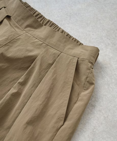 swim-07001　Tucked Swim Shorts　Beige　Khaki　Dark Brown　Black