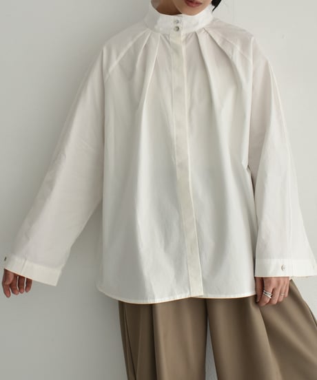 tops-02535　Hight Neck Tuck Blouse　White Beige