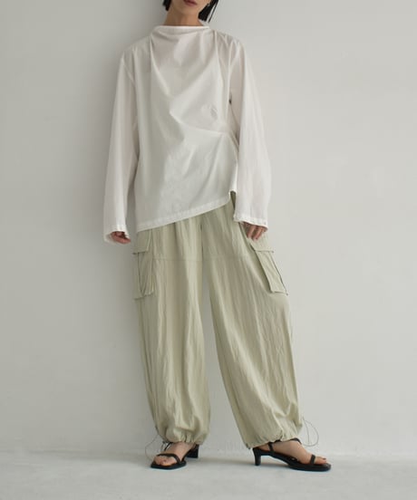 tops-02526　Drape Neck Blouse　White Gray