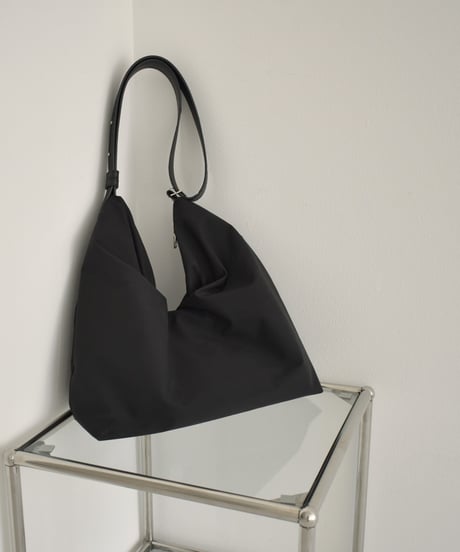 bag2-02648　Tuck Design Water Repellent Nylon Big Tote Bag　Ecru　Black