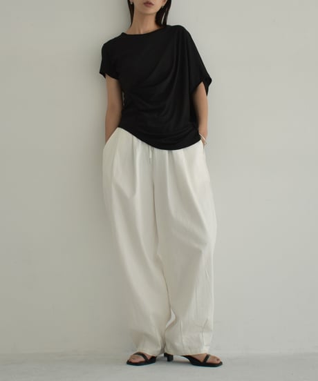 tops-02494　Asymmetrical Design TEE White Black