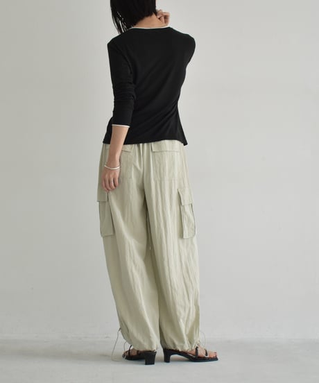 tops-02541　Layered-Like Snap Button Pullover  Beige Black