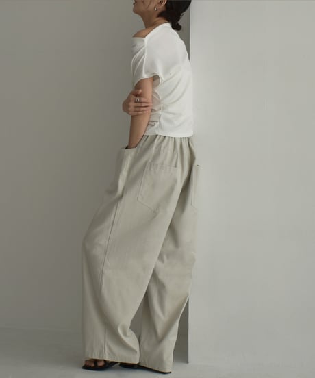 tops-02471　Off-The-Shoulder Compact T-Shirt White Charcoal
