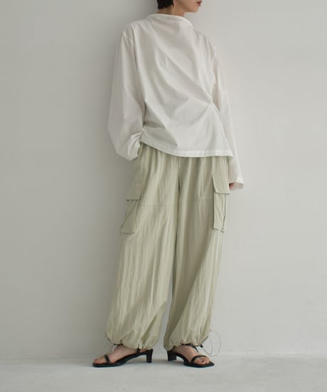 tops-02526　Drape Neck Blouse　White Gray