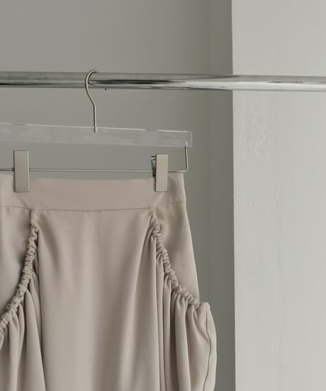 bottoms-07018　Pocket Gathered Cocoon Skirt　Ecru　Black