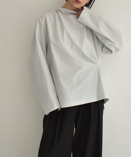 tops-02526　Drape Neck Blouse　White Gray