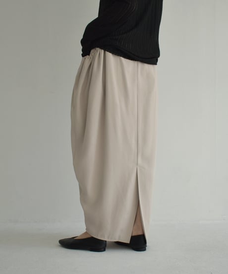 bottoms-07018　Pocket Gathered Cocoon Skirt　Ecru　Black