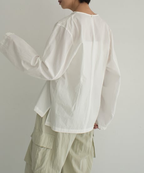 tops-02526　Drape Neck Blouse　White Gray
