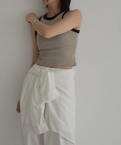 nh-tops-02561　Bicolor Cropped Tank Top  Khaki  Beige  Black