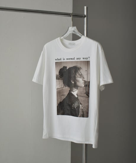 nh-tops-02559  Graphic Tee 'What is'  White  Black