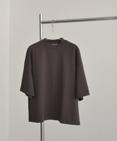 nh-tops-02566　Half-Sleeve Mock Neck Tee  Ecru Charcoal Brown