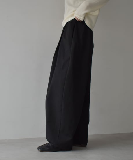 bottoms-02313 Tuck Wide Cocoon Pants Off-White Beige Black