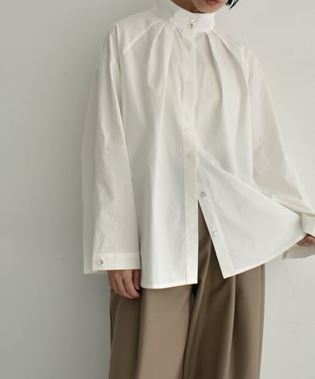 tops-02535　Hight Neck Tuck Blouse　White Beige