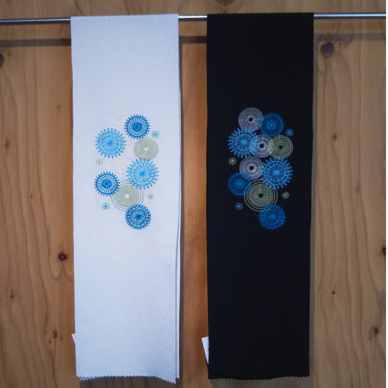【新品未使用】正絹 刺繍 半襟 半衿 鱗柄 カーキ ターコイズブルー マスタード 新品未使用】正絹 刺繍 半襟 半衿 鱗柄 カーキ ターコイズブルー