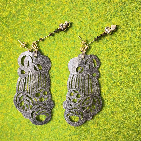 Cutout earrings -craft black-