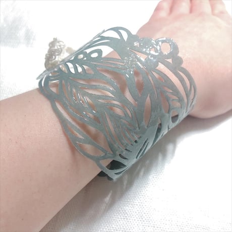 cutout accessories-bracelet-