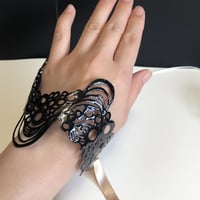 cutout accessory-bracelet-