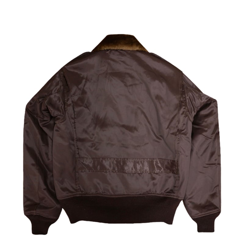 バレエ monkey15 ゴリラカットのブラックデニム。 芝本は32インチを着用。 シバちゃんの