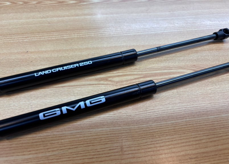 改良版】ランドクルーザー250専用 ボンネットダンパーキット | GMG