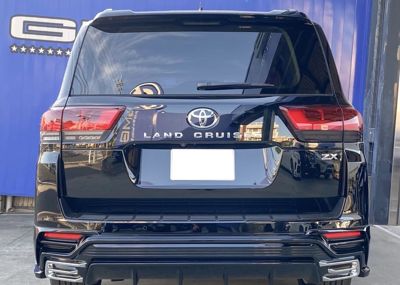 ランドクルーザー300系専用 リアエンブレムカバー フィルム (ブラック) ランドクルーザー300系専用 リアエンブレムカバー フィルム (ブラック