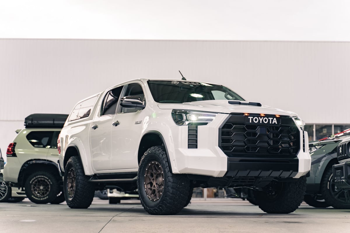 ハイラックス オーバーフェンダー/タンドラフェイスバンパー専用