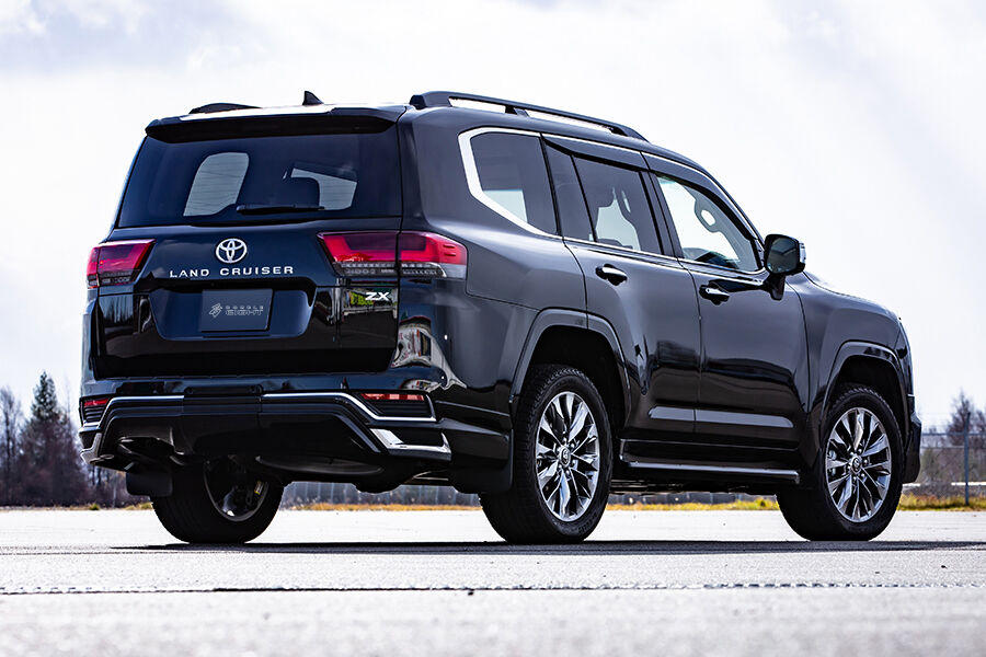 ランドクルーザー300 ヒッチメンバーカバー/モデリスタリアスカート用