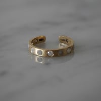 MUSA stone rounded earcuff ring -low diamond