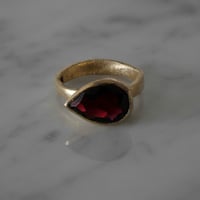 LACRIMA drop cut stone ring -garnet