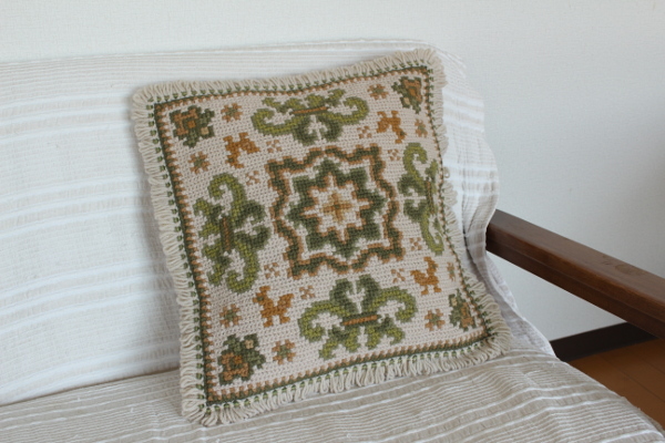 希少★アライオロス絨毯ポルトガル伝統工芸品認証Arraiolos花白ピンクウール ポルトガル絨毯「アライオロス」 | spacesis in ポルトガル