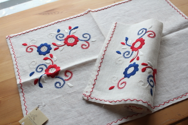 ランチョンマット・椿（ヴィアナ・ド・カステロ刺繍） | ポルトガル