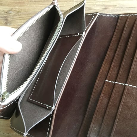 ルガトショルダーネイビー×チョコ色牛革 長財布 小銭入れあり