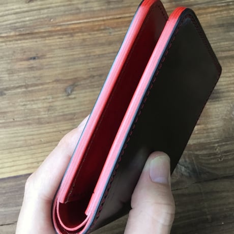 オイルコードバン黒×ルガトショルダー赤 二つ折り財布 小銭入れあり