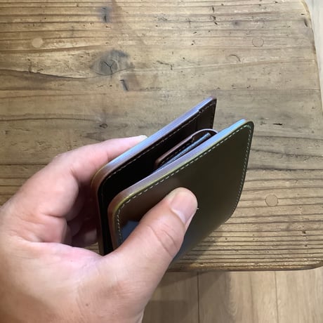 オイルコードバンオリーブ×ルガトショルダー　ダークブラウン 二つ折り財布 小銭入れあり