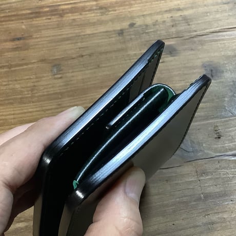 オイルコードバングリーン×ルガトショルダーグリーン 二つ折り財布 小銭入れあり