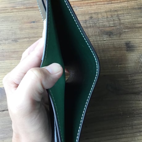 オイルコードバン黒×ルガトショルダーグリーン 二つ折り財布 小銭入れあり