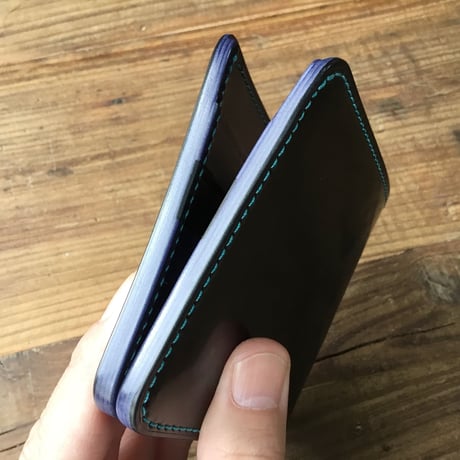 オイルコードバン黒×ルガトショルダーネイビー 二つ折り財布 小銭入れ無し