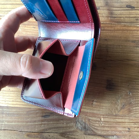 ネイビーオイルコードバン×ルガトショルダーワイン  二つ折り財布 小銭入れあり