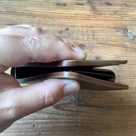 オイルコードバンオリーブ×ルガトショルダー　ダークブラウン 二つ折り財布 小銭入れあり