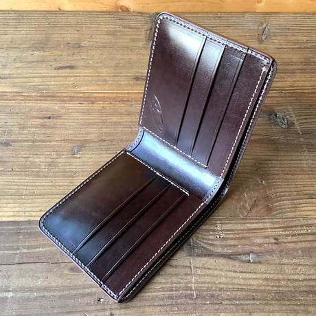 ネイビーオイルコードバン×ルガトショルダー　ダークブラウン 二つ折り財布 小銭入れなし