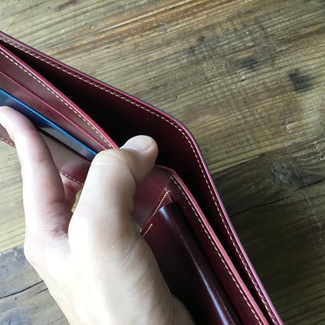 ネイビーオイルコードバン×ルガトショルダーワイン  二つ折り財布 小銭入れあり