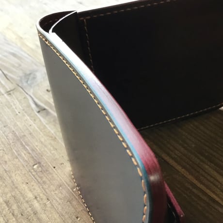 ネイビーオイルコードバン×ルガトショルダーワイン 二つ折り財布 小銭入れあり