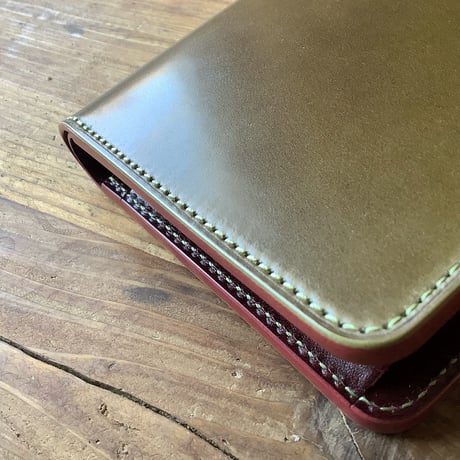 オイルコードバンオリーブ×ルガトショルダーワイン 二つ折り財布 小銭入れあり