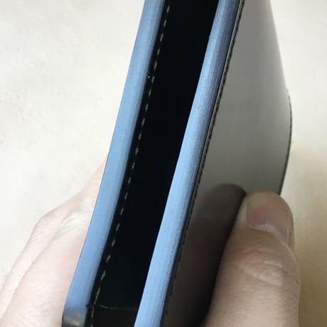 オイルコードバン黒×ルガトショルダーグリーン 二つ折り財布 小銭入れあり