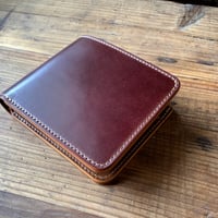 オイルコードバンバーガンディ×ルガトショルダーブラウン 二つ折り財布 小銭入れあり