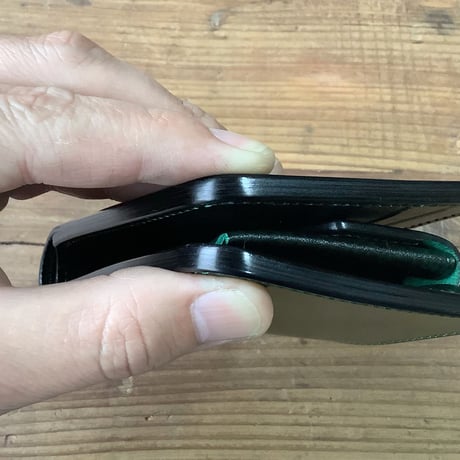 オイルコードバングリーン×ルガトショルダーグリーン 二つ折り財布 小銭入れあり