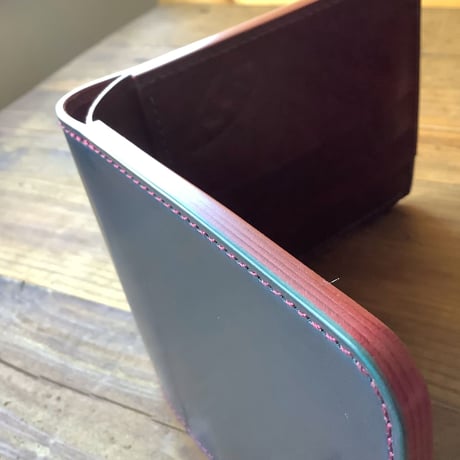 ネイビーオイルコードバン×ルガトショルダーワイン 二つ折り財布 小銭入れなし