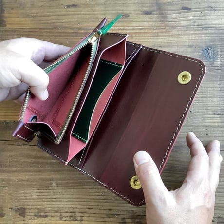 オイルコードバングリーン×ルガトショルダーワイン トラッカーウォレット