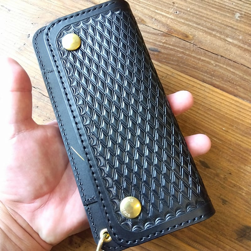 トラッカーウォレット　黒のレザー ミニ財布 金色装飾付き 革工房ホークフェザーズ / ショートトラッカーウォレットA01A黒/真鍮