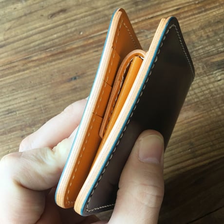 ネイビーオイルコードバン×キャメル牛革  二つ折り財布  小銭入れあり